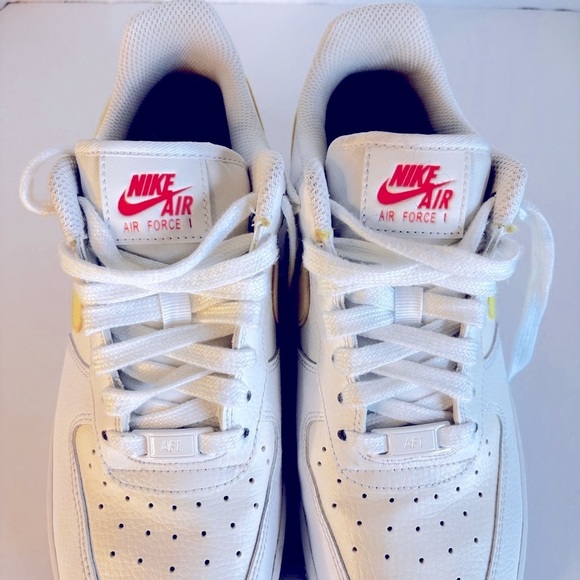 Nike Air Force 1 Women’s Sneakers SZ 8 White with Yellow Swoosh - Picture 5 of 7